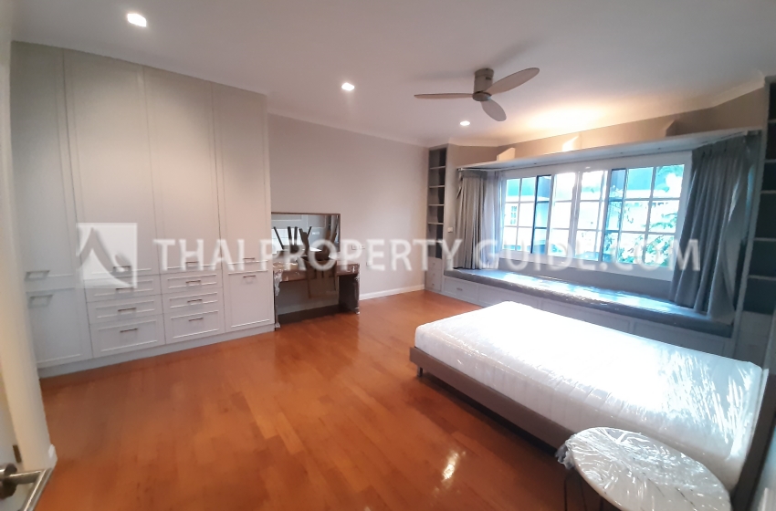 House with Shared Pool in Sukhumvit 